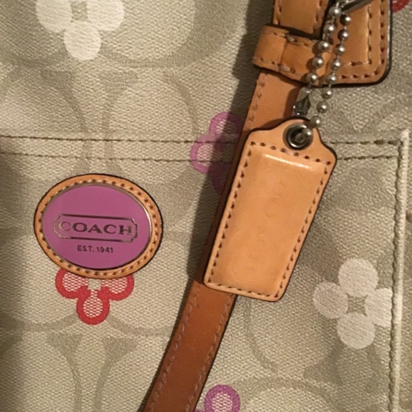 🔥COACH, Shoulder bag, see photos , very light stains on inside, exterior great - Picture 12 of 12